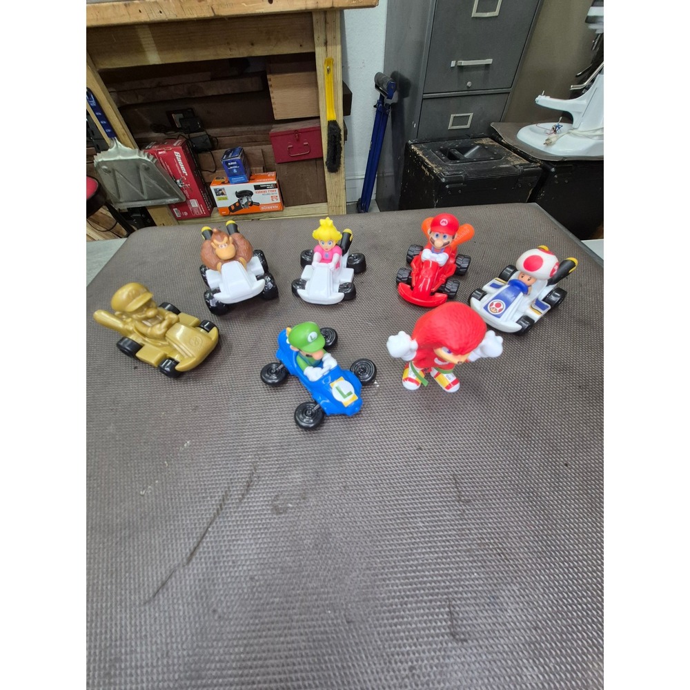 Mario Kart Figures Collection,‎ Mario, Luigi, Donkey Kong, Peach, Knuckles